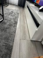 Moderne witte tv-standaard met opbergruimte, Kunststof, Gebruikt, 100 tot 150 cm, Ophalen of Verzenden