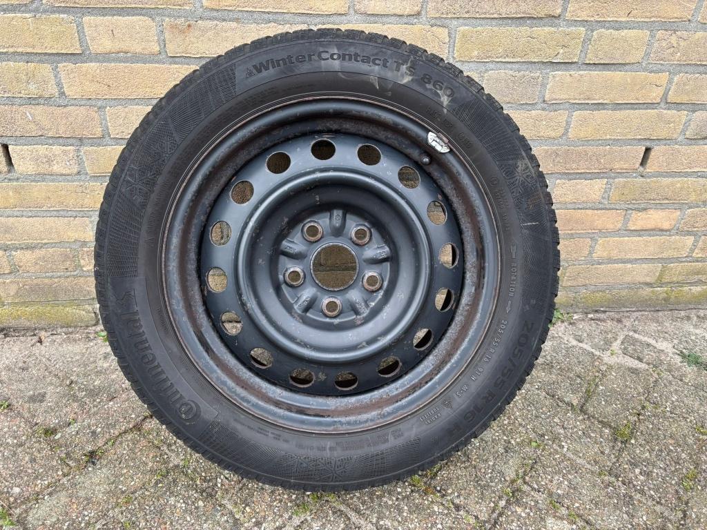 4 Winterbanden op velg voor Toyota Auris 2011., Auto-onderdelen, Banden en Velgen, Ophalen, Gebruikt, 16 inch, Banden en Velgen