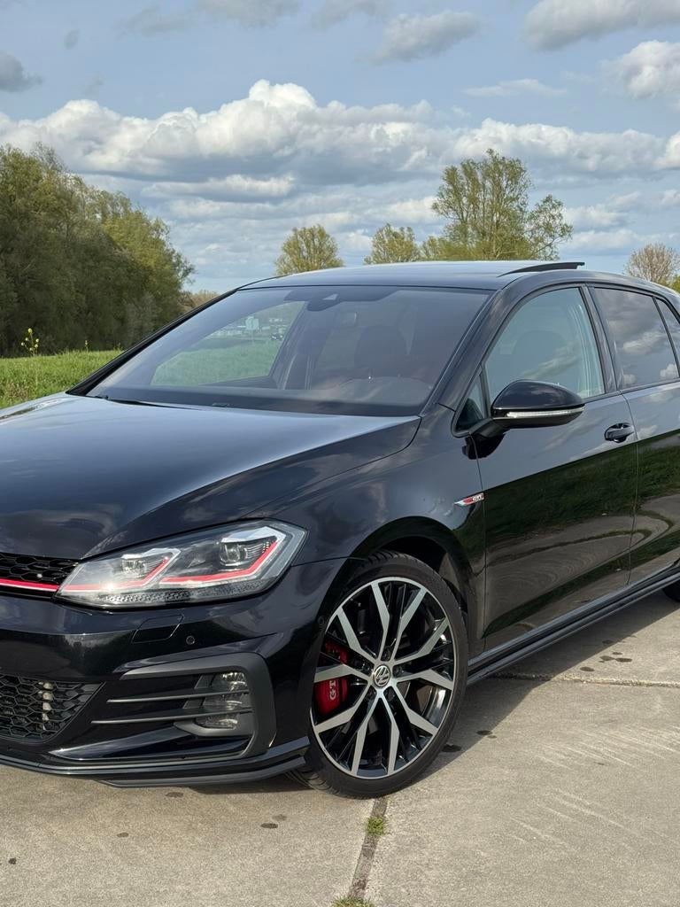 Volkswagen Golf GTI Performance 2.0 TSI 245pk | Pano | DCC, 1984 cc, 1337 kg, Zwart, 75 €/maand