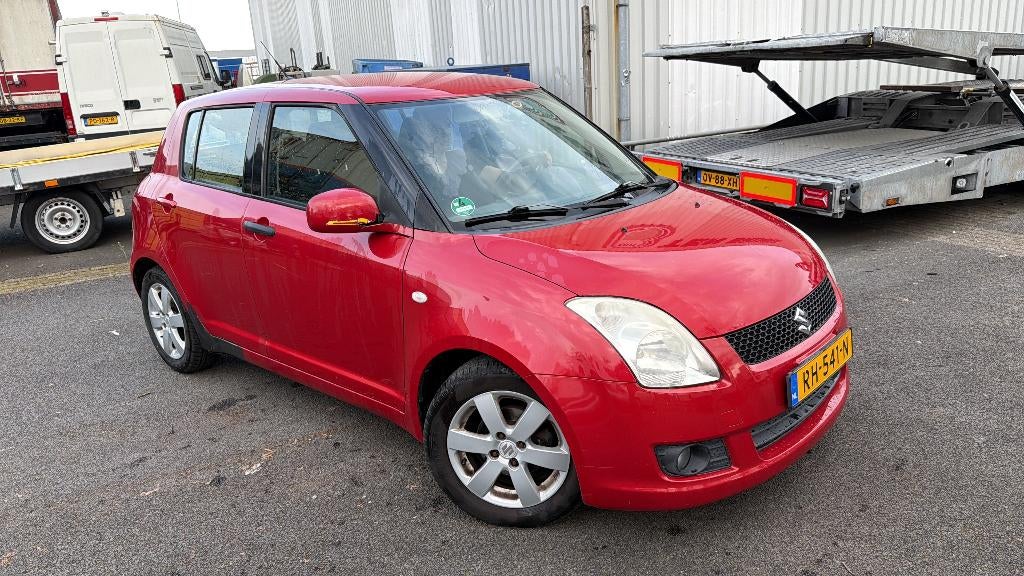 Suzuki Swift 1.3 5DRS 2009 Rood, Voorwielaandrijving, 40 €/maand, Zwart, 400 kg