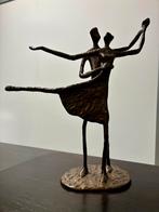 Bronzen beeld van een dansend paar, Ophalen