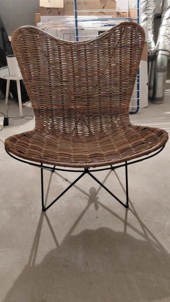 Kunststof rotan vlinderstoel met zwart onderstel, Huis en Inrichting, Stoelen, Ophalen, Kunststof, Luxe lounge, Bruin