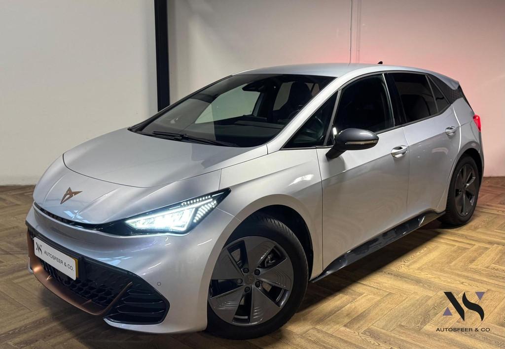 Cupra Born Business 62 kWh KEYLESS CAM, Auto's, Automaat, 966 min, Gebruikt, Zwart