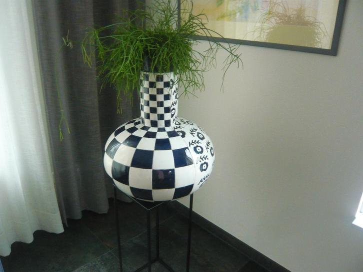 vaas design, Huis en Inrichting, Woonaccessoires | Vazen, Zo goed als nieuw, Overige kleuren, 50 tot 75 cm, Aardewerk of Porselein