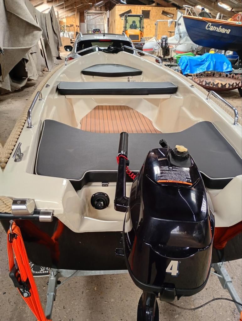 Leuke motor boot . Visboot tourboot amigo 400, Watersport en Boten, Ophalen, Zo goed als nieuw, Minder dan 10 pk, Tot 6 meter