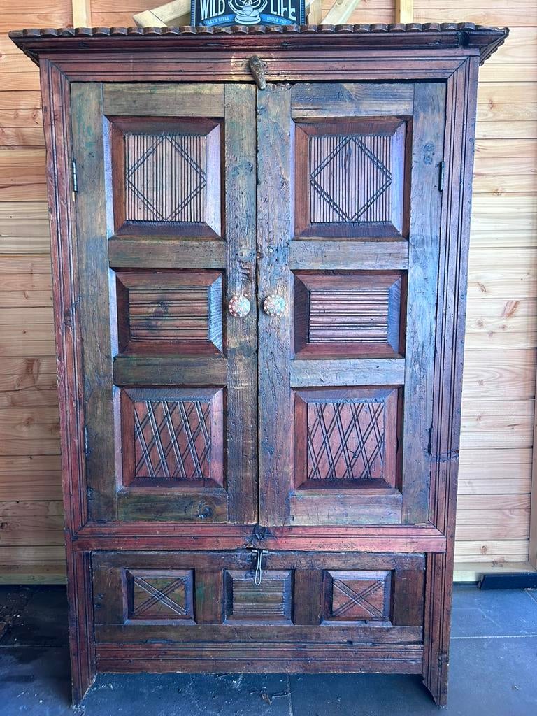 Massief houten, oosterse kast (168 x 110 x 62 cm), Antiek en Kunst, Ophalen