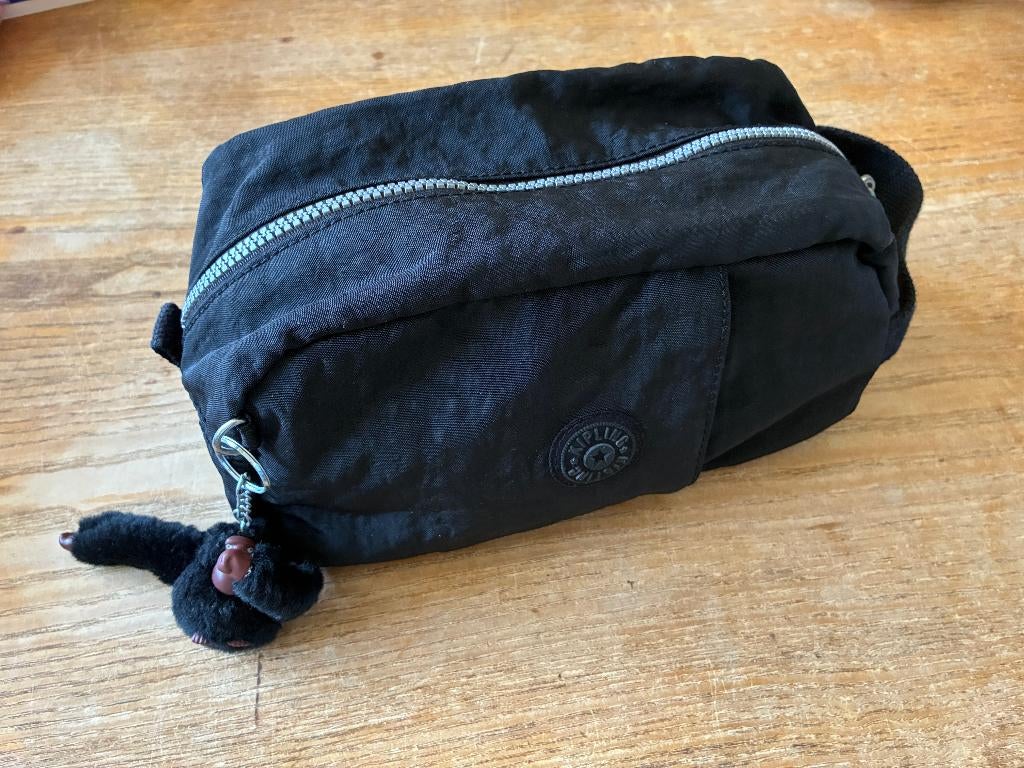 Zwarte Kipling toilettas met aapje, Ophalen of Verzenden, Zo goed als nieuw, Zwart, Dame