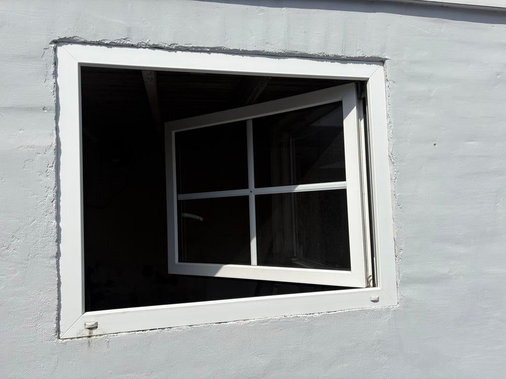 Draai kiep raam - Wit kunststof kozijn, Doe-het-zelf en Verbouw, Glas en Ramen, Ophalen, Gevelraam of Ruit, Gebruikt, 80 tot 120 cm