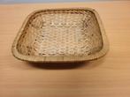 Mandje vierkant en laag., Huis en Inrichting, Woonaccessoires | Schalen en Manden, Gebruikt, Mand, Vierkant, Ophalen of Verzenden