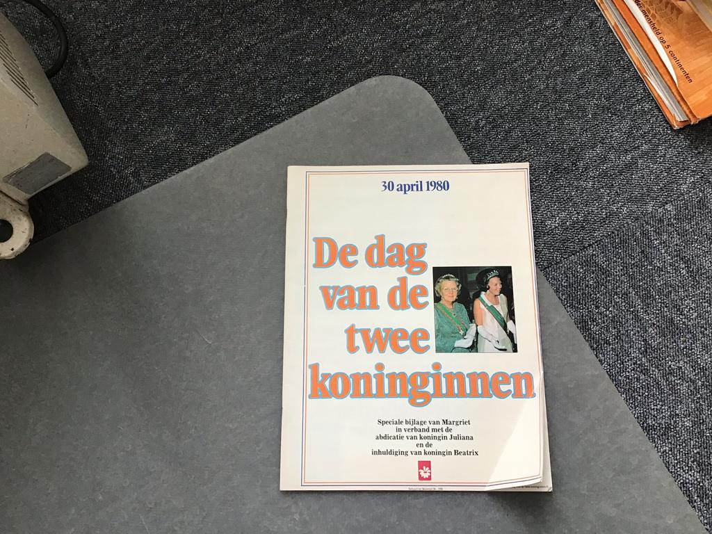 De dag van de twee koningginnen 30 april 1980, Ophalen of Verzenden, Gebruikt, Tijdschrift of Boek