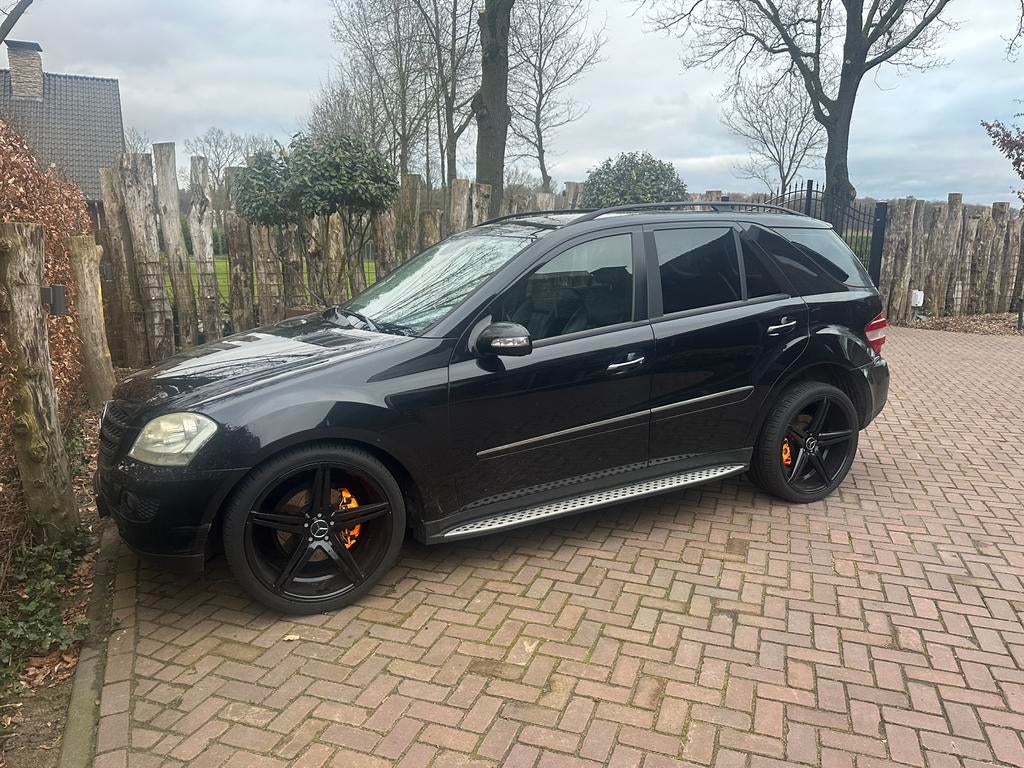 Mercedes-Benz Ml350, Auto's, Automaat, Zwart, Zwart, Vierwielaandrijving