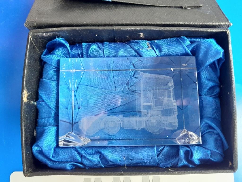 Scania gelaserd in glasblok V8, Verzenden, Gebruikt, Auto's