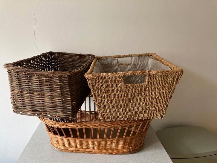 zeegras mand en donker rieten mand  en rieten wieg, Huis en Inrichting, Woonaccessoires | Schalen en Manden, Gebruikt, Mand, Rechthoekig