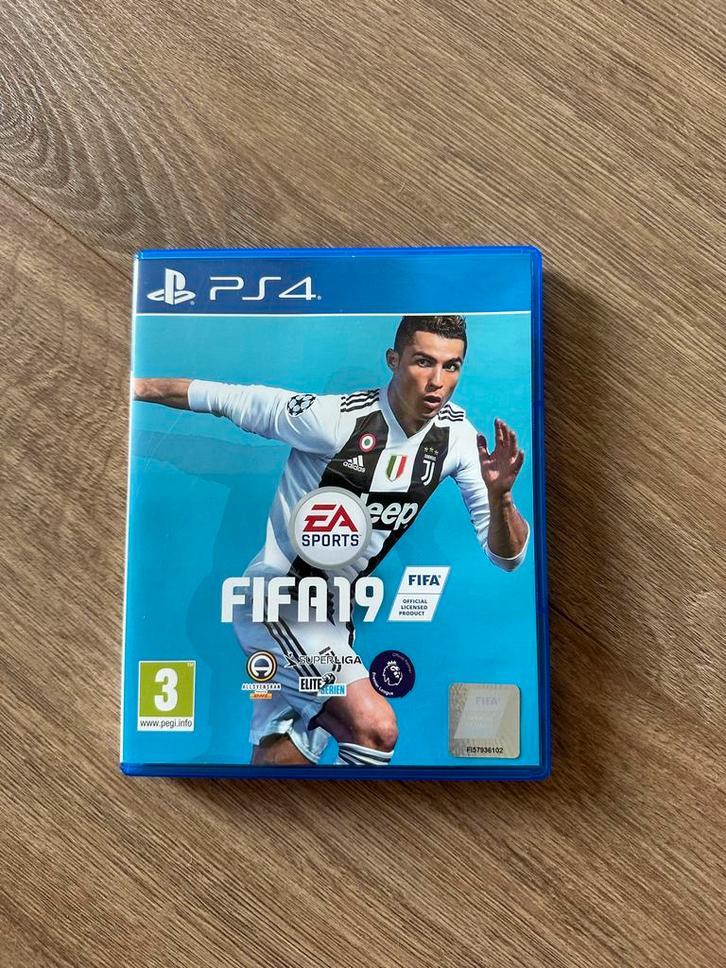 FIFA 19 - PlayStation 4, Spelcomputers en Games, Games | Sony PlayStation 4, Gebruikt, Sport, 1 speler, Vanaf 3 jaar, Online, Ophalen of Verzenden