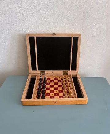 Vintage houten reis schaakspel uit de Sovjet-Unie schaken beschikbaar voor biedingen