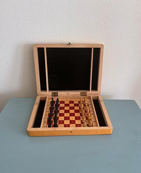 Vintage houten reis schaakspel uit de Sovjet-Unie schaken, Hobby en Vrije tijd, Gezelschapsspellen | Bordspellen, Gebruikt, Een of twee spelers