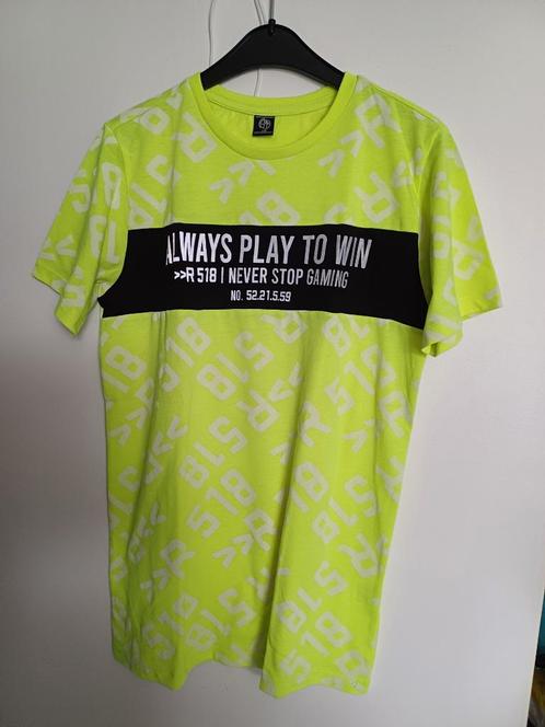 T-shirt mt 170 (alway's play to win)m.k.m.geel-w-zw-grijs ZN, Kinderen en Baby's, Kinderkleding | Maat 170, Zo goed als nieuw