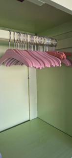 Kledinghangers (hout) voor baby en peuterkleding, Kinderen en Baby's, Overige Kinderen en Baby's, Ophalen of Verzenden, Zo goed als nieuw