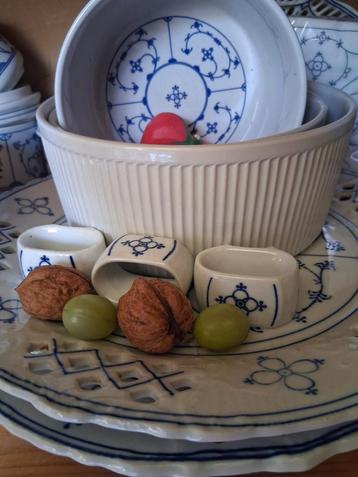 Blauw saks servies  beschikbaar voor biedingen