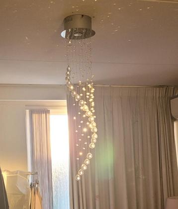 Luxe plafondlamp met kristallen bolletjes beschikbaar voor biedingen