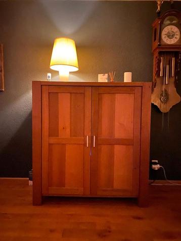 Kast, computer of servies of linnen beschikbaar voor biedingen