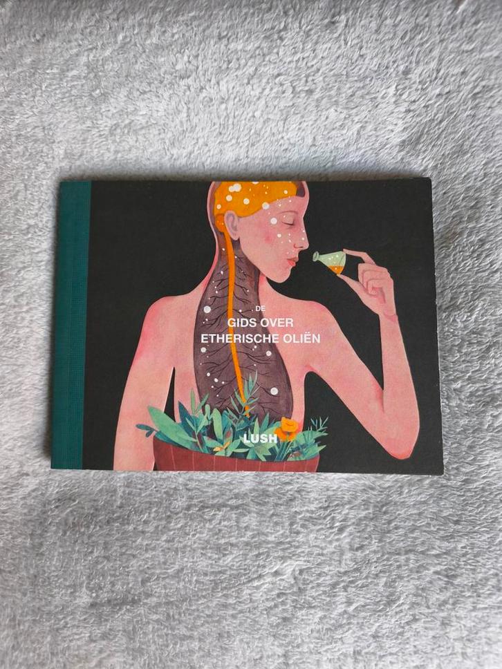 De Gids over Etherische Oliën - Lush, Boeken, Gezondheid, Dieet en Voeding, Zo goed als nieuw, Ophalen of Verzenden