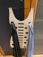 Sjaal / riemen hanger ( kunststof ) 2 stuks, Ophalen of Verzenden, Gebruikt, Kunststof, Volwassenen