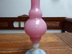 Vintage sierlijke opaline vaas in roze, 37.5 cm., Antiek en Kunst, Antiek | Glas en Kristal, Ophalen of Verzenden