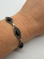 A722 Prachtige zilveren onyx streekdracht armband, Ophalen of Verzenden, X, Met edelsteen, Zilver