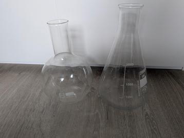 Lab Kolven: Erlenmeyer & Bolvormige Kolf 2000ml beschikbaar voor biedingen