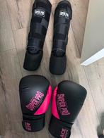 Roze/zwart kickboks handschoenen en scheenbeschermers, Ophalen, Zo goed als nieuw, Overige, Vechtsportmateriaal