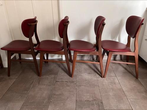 4 vintage stoelen / eetkamerstoel / keukenstoel , Huis en Inrichting, Stoelen, Gebruikt, Vier, Hout, Leer, Stof, Rood, Ophalen