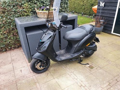 Piaggo zip 4 takt 2017 i.z.g.st., Fietsen en Brommers, Scooters | Piaggio, Zo goed als nieuw, Zip, Ophalen