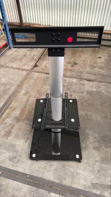 TV-standaard / monitorstandaard op wieltjes beschikbaar voor biedingen