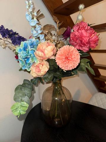 Vaas met droogbloemen  beschikbaar voor biedingen