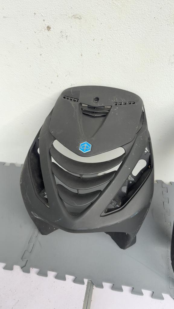 Piaggio voorkap / frontkap origineel – zwart, Fietsen en Brommers, Brommeronderdelen | Scooters, Zo goed als nieuw, Piaggio, Kap