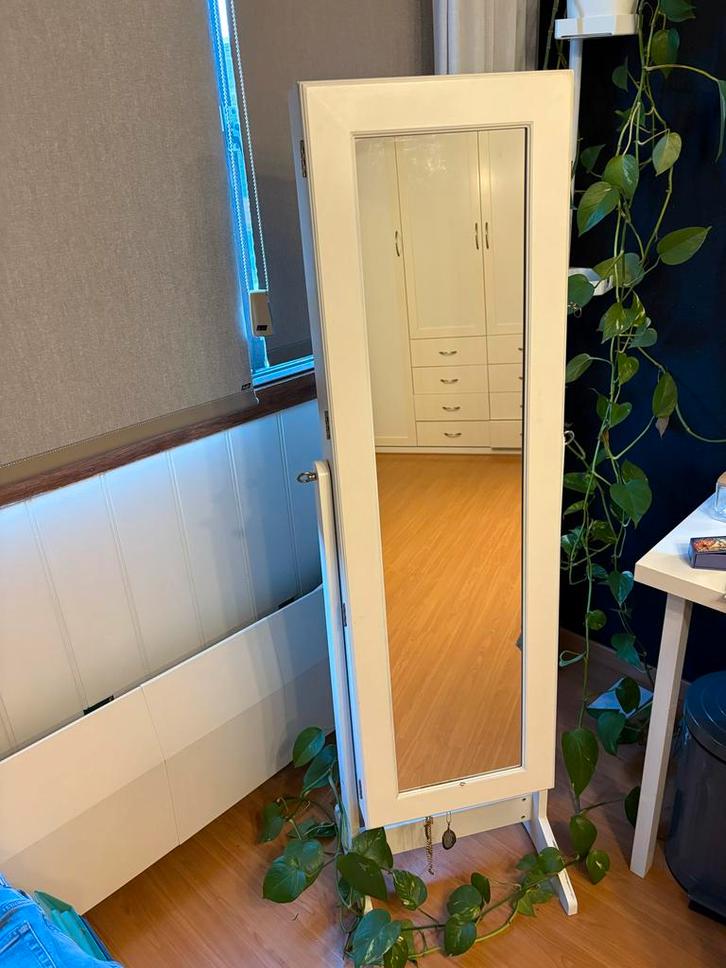Draaibare sieradenkast met spiegel en slot, Huis en Inrichting, Woonaccessoires | Spiegels, Zo goed als nieuw, Minder dan 50 cm