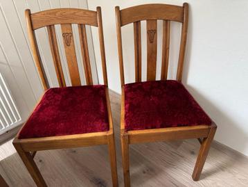 Stoelen vintage beschikbaar voor biedingen