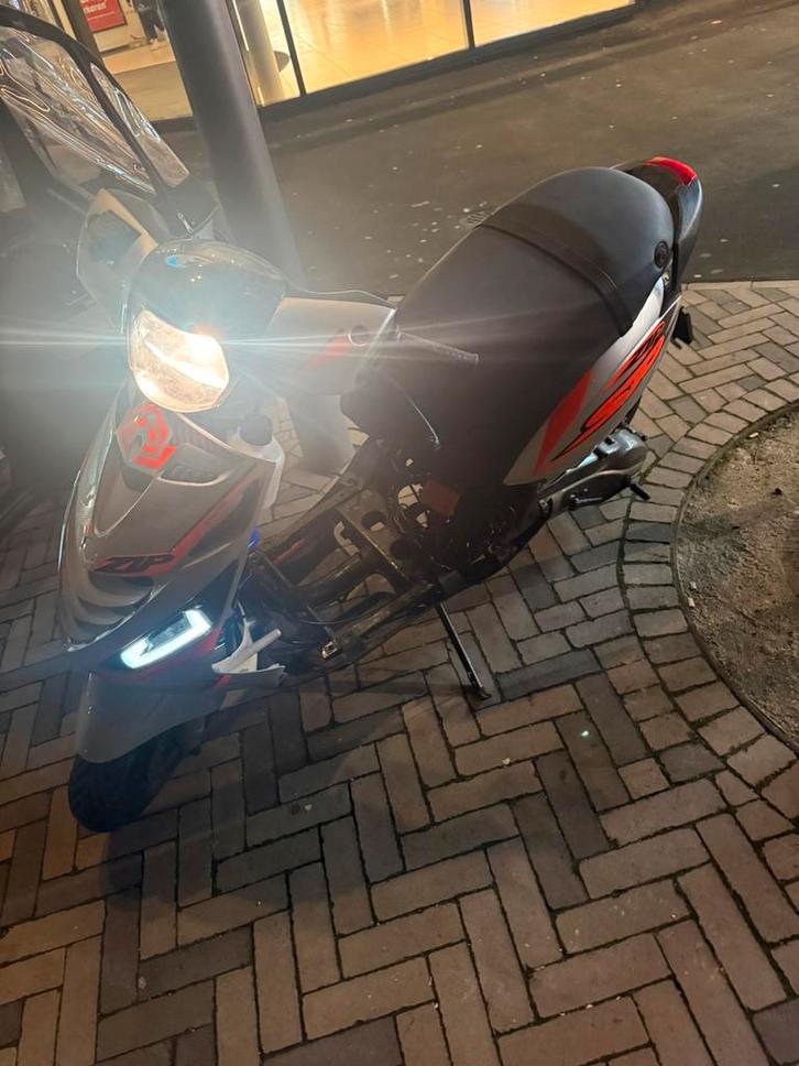 Zip 172 LC, Fietsen en Brommers, Scooters | Overige merken, Zo goed als nieuw, Benzine, Ophalen