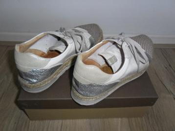 Kanna Witte Sneakers Met Zilverkleurige Pailletten Maat 39 beschikbaar voor biedingen
