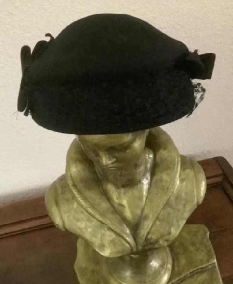 Zwart vilten hoedje met leuke tuille details, Kleding | Dames, Hoeden en Petten, Zo goed als nieuw, Hoed, One size fits all, Ophalen of Verzenden