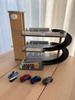 Kids concept houten garage met drie auto’s en een helikopter, Kinderen en Baby's, Speelgoed | Houten speelgoed, Ophalen