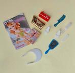 Barbie spullen o.a. boekje Top Model 2007 + vintage tas 1972, Ophalen of Verzenden, Gebruikt, Kleertjes