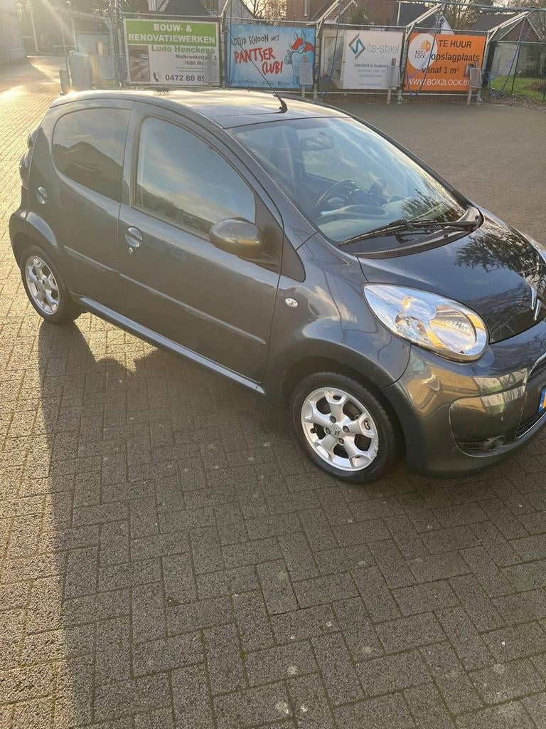 Citroën C1 1.0i 68PK 5D 2011 Grijs, Auto's, Citroën, Voorwielaandrijving, Zwart, 4 stoelen, C1