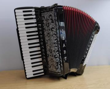 Fraaie Fisart accordeon . 120 bas . 4 korig