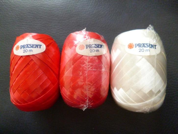 3 Bolletjes papieren lint voor €1,00, Diversen, Kerst, Nieuw, Ophalen of Verzenden