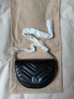 Gucci GG Marmont Half Moon Tas, Sieraden, Tassen en Uiterlijk, Tassen | Damestassen, Ophalen, Nieuw, Zwart, Schoudertasje