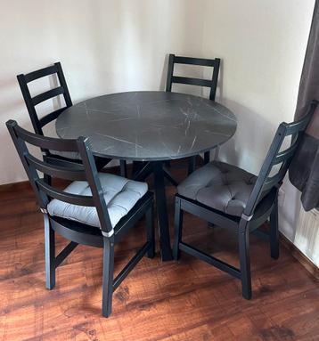 Eetkamer set Tafel + Stoelen beschikbaar voor biedingen