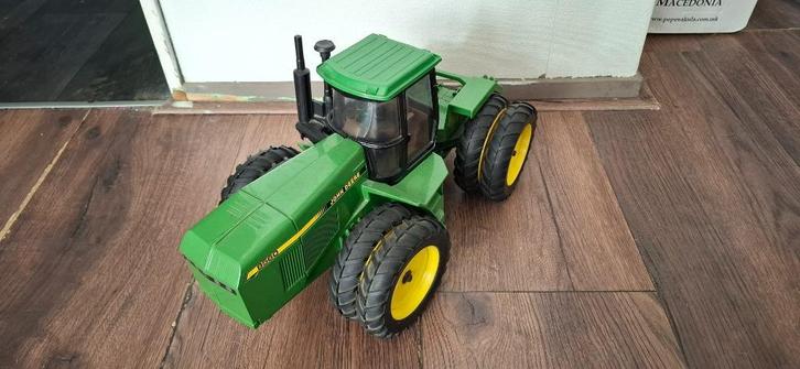 1.18  john deere 8560, Hobby en Vrije tijd, Modelauto's | 1:18, Zo goed als nieuw, Overige typen, ERTL, Ophalen of Verzenden