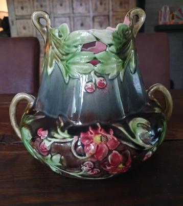 Art Nouveau vaas met florale reliefdecoratie-zeldzaam model beschikbaar voor biedingen
